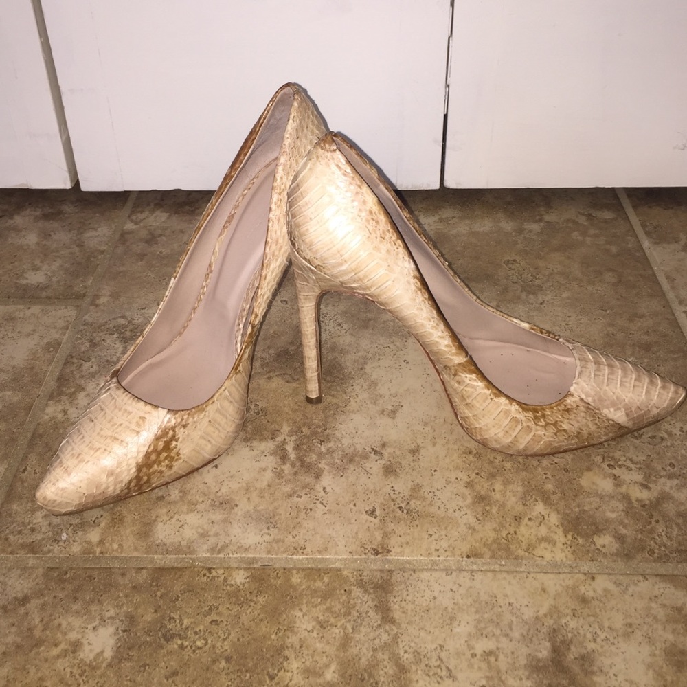 Designer RACHEL ROY snakeskin heels